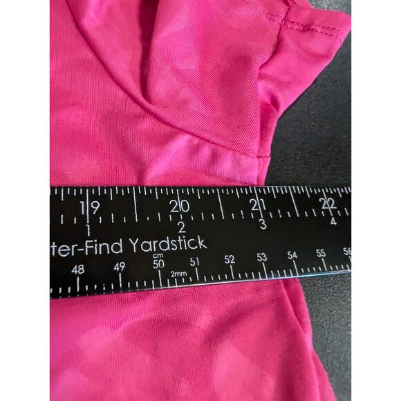 Women's UA Shirt Under Armour Vanish Energy Emboss Pink Size Small Crop Top Rush - Picture 15 of 16